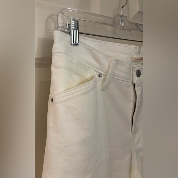 Levi’s Women’s 318 High Rise Shaping Wide Leg Jeans in White, Size 31 - Picture 5 of 10